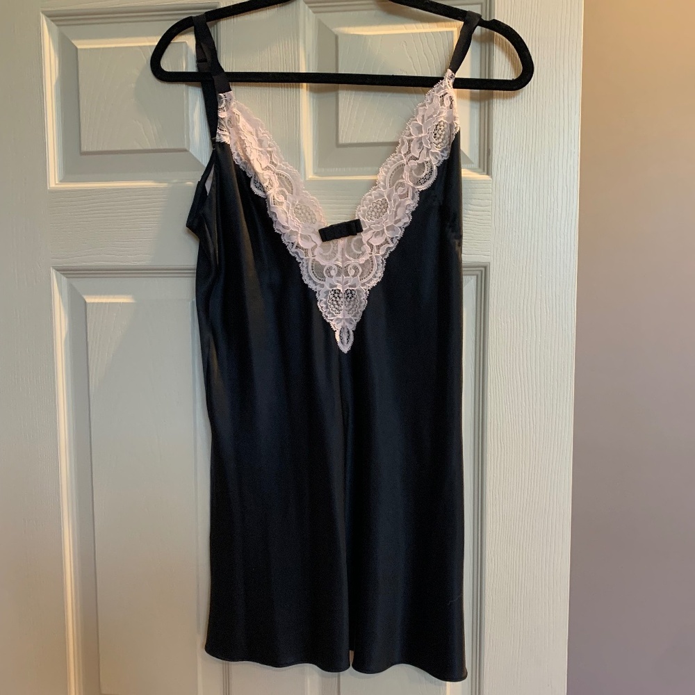 NWOT Victoria’s Secret Black/Pink Satin Slip Dress sz M